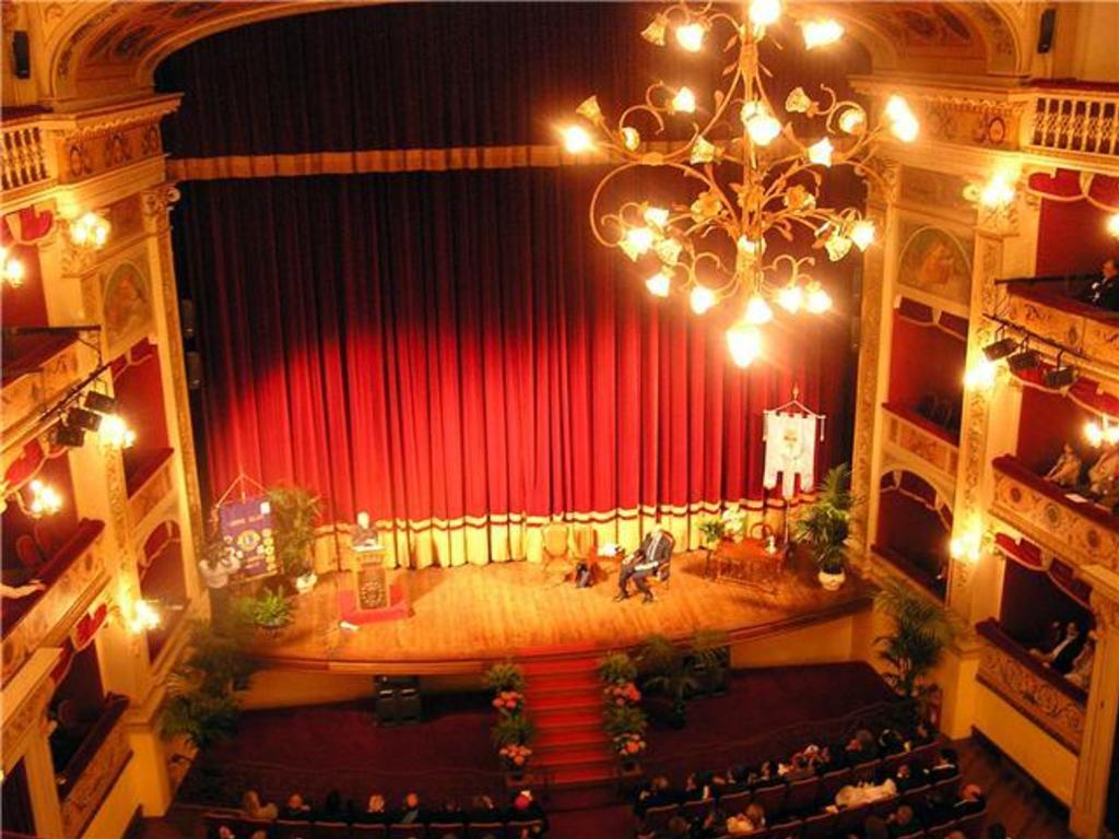 Super offerta Teatro-pirandello11.jpg