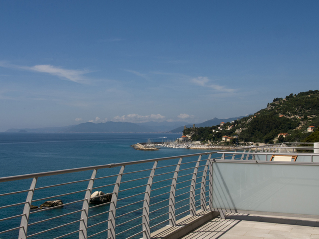 last minute 29.07-05.08 in bilocale terrazzo fronte mare a Varigotti, Liguria, Riviera di Ponente Vista ultimo piano.jpg