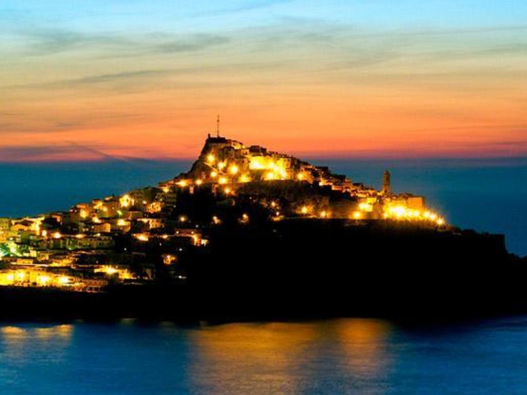 Vuoi una vacanza rilassante ma che ti offra molto più che la vita balneare, vuoi fare escursioni culturali e conoscere la Sardegna? Home05.jpg